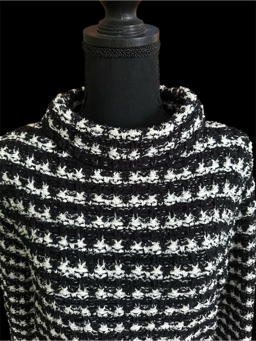 Ann Taylor mockneck black and white knit textured sweater size M - Picture 2 of 7